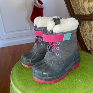 Cat and jack size 7 toddler snow boots
